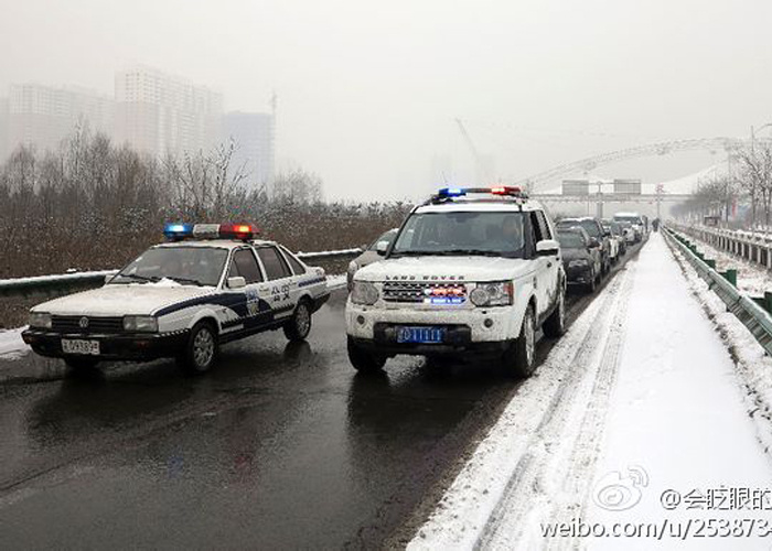 山西交警回应路虎车队说法:我们开的是烂车72