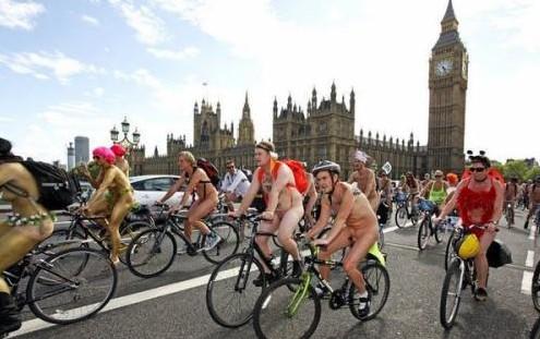 荷兰的另类<em>裸体</em>健身风潮5127665-女人频道图