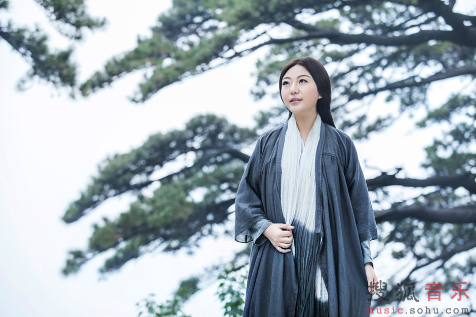 刘珂矣《南山集》写真曝光 用心诠释"采菊人"