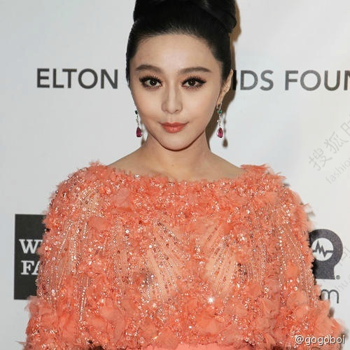 女星不穿<em>胸罩</em>庆祝无<em>胸罩</em>日6899165-搜狐时尚