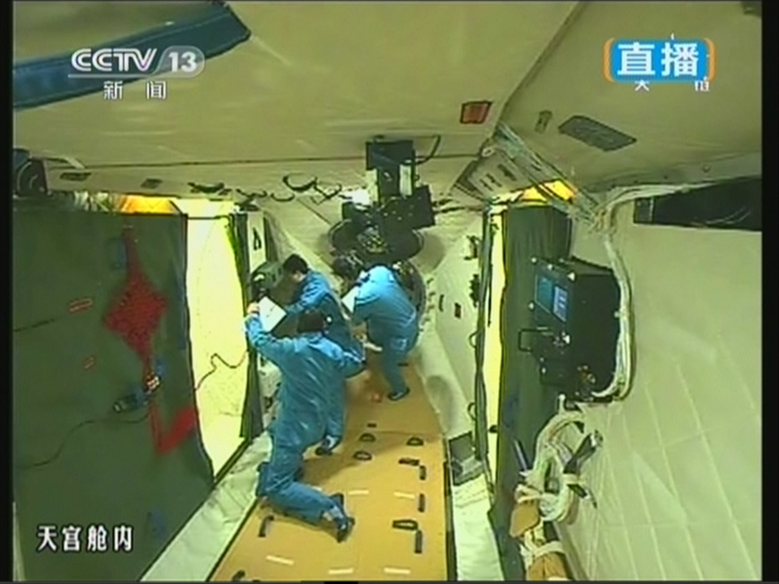 Thần Châu 9 ghép nối với Thiên cung 1 (ShenZhou 9 connected with Tiangong 1) Thần Châu 9 ghép nối với Thiên cung 1 (ShenZhou 9 connected with Tiangong 1)
