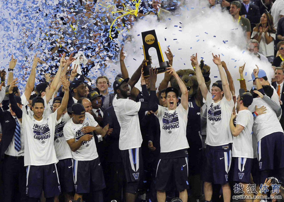 独家图: 维拉诺瓦 胜北卡再 夺冠  现场超气氛火爆