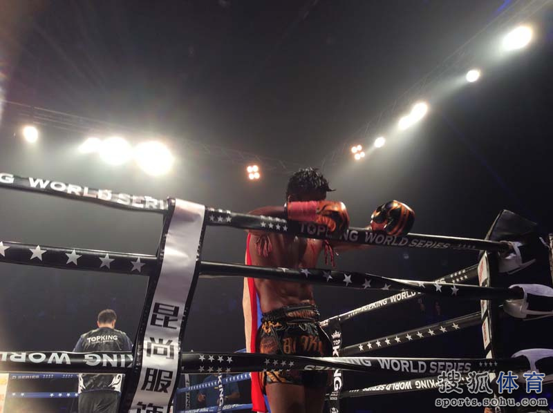 泰拳王播求被暴头鲜血喷射 与对手齐入院抢救