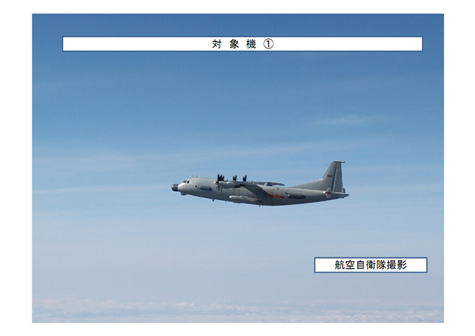 2架中国轰6飞越宫古海峡图片
