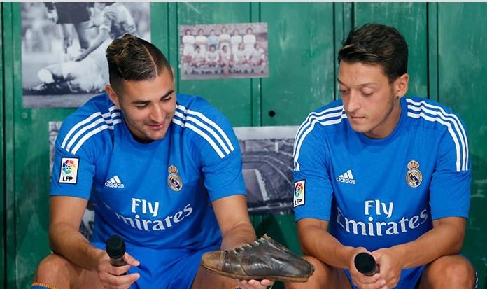 高清:皇马变皇家切尔西 两巨星秀蓝色客场球衣