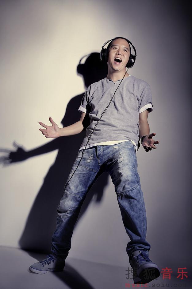 音乐频道 歌手写真  来源:搜狐音乐 责编:董文                 郝云
