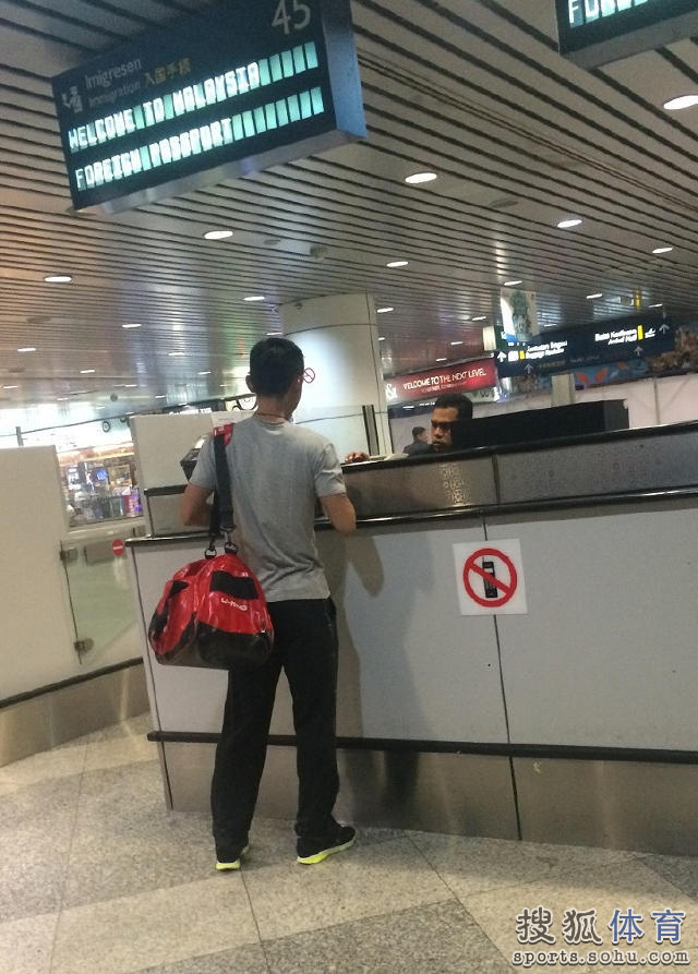 贴身跟拍国乒出征吉隆坡 刘国梁 特殊待遇 (图