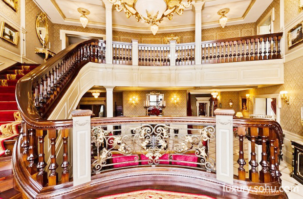 爆席琳迪翁出售城堡豪宅 私人岛屿上的贵族府