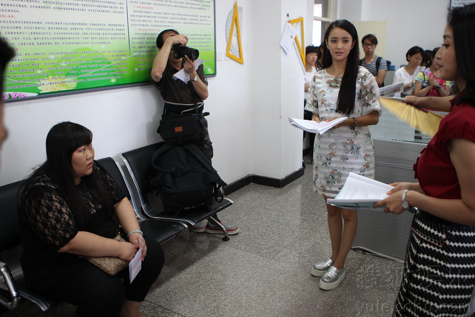 《酷爸俏妈》42岁高亚麟给30岁佟丽娅当爸70