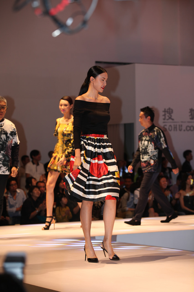 2013搜狐<em>时尚</em>中国发生 <em>主持人</em>李艾现场图集5