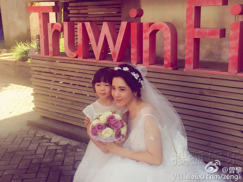 曾黎微博晒婚纱照 面容温婉仙气十足8581081