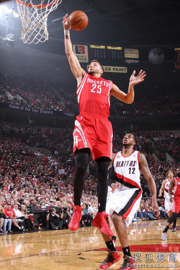 火箭球员评分:霍华德一枝独秀 林书豪两次爆发