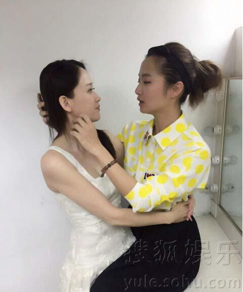 陈乔恩与同性好友嘴对嘴亲吻 网友:冲我来