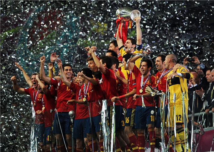 欧洲杯历届冠军:希腊演神话 西班牙卫冕创历史