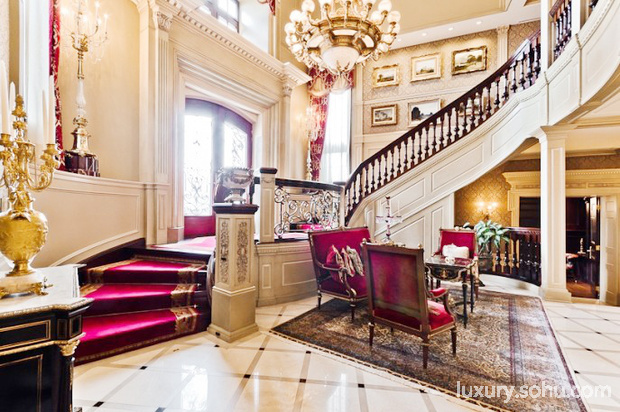 爆席琳迪翁出售城堡豪宅 私人岛屿上的贵族府