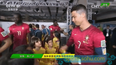 2014世界杯 花絮图片 gif图 ( 1/ 23) 分享到                c罗与小