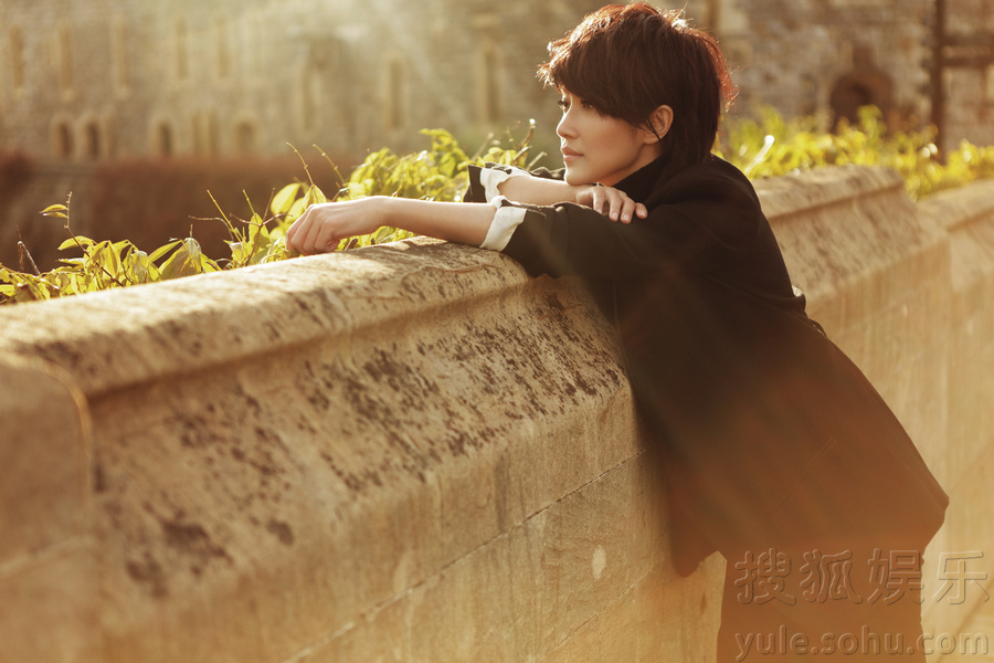 颜丙燕春日写真曝光 沐浴阳光宛若女神64336