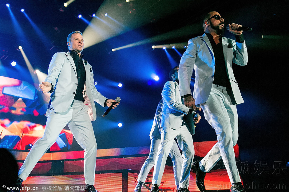 艾薇儿穿吊带袜秀性感 后街男孩大叔范儿展帅气6645793-娱乐频道图片库-大视野-搜狐