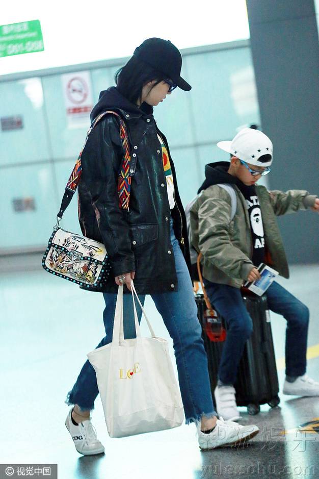 白百合出轨风波前携子外出 全程注目母爱满满(图)