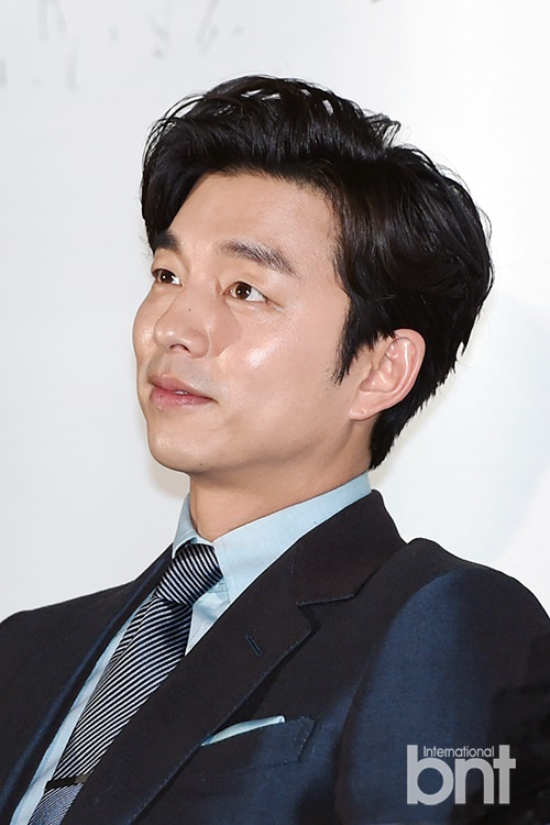 孔侑全度妍出席电影报告会 绅士淑女气质好