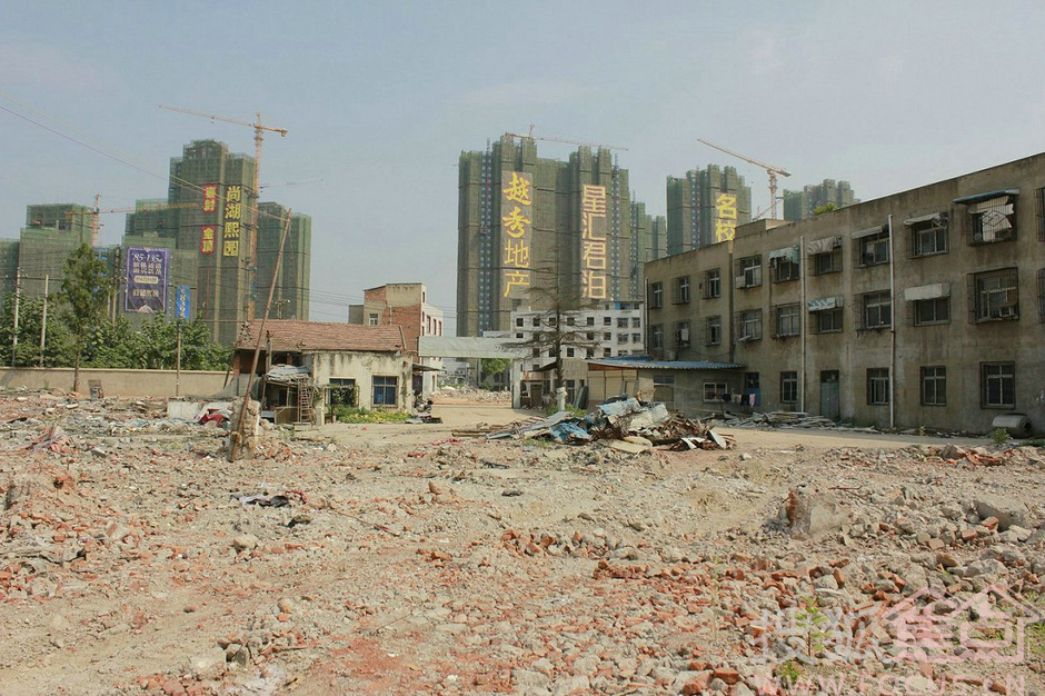 塔子湖拆迁已过半 钉子户与地王为邻6974097-焦点频道图片库-大视野-搜狐