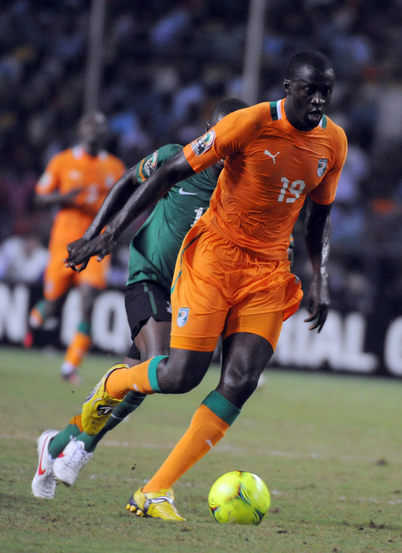 高清:中超外援高举非洲杯奖杯 德罗巴无力回天3408997-体育图片库-大视野-搜狐