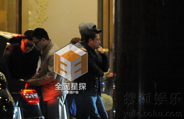 疑冯绍峰名模新欢曝光 深夜密会被传交往半年