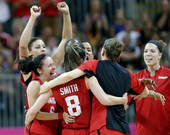 北京时间8月3日，2012年伦敦奥运会女篮小组赛继续进行，在B组的一场较量中，加拿大女篮79-73击...