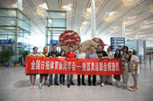 北京时间7月23日，全国日报-搜狐奥运会报道团一行12人启程前往伦敦，他们将和先期抵达的众位记者一起...