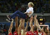 北京时间8月21日，奥运会篮球比赛进入了最后的决赛阶段，在首先进行的女子篮球三四名决赛中，塞尔维亚女...