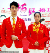 2012年7月26日，湖南长沙，伦敦奥运会中国代表团礼服在长沙悄然亮相，吸引了众多长沙市民的目光。本...