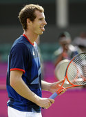 当地时间2012年7月25日，安迪-穆雷领衔英国网球队训练备战伦敦奥运会。