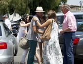 2014年7月21日讯，马尔贝拉，当地时间7月18日，伊娃-朗格利亚与友人相聚，她在街边与男星泰伦斯...