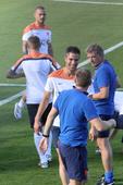 巴西当地时间7月6日下午，荷兰队在里约热内卢的弗拉门戈俱乐部训练场，进行了备战半决赛的训练。主力队员...