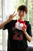 北京时间8月21日，中国女子篮球队队员吴迪接受了搜狐的采访，怀抱搜狐小狐狸玩偶的她神态轻松，是不是对...