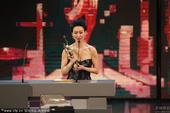 搜狐娱乐讯 第33届香港电影金像奖于4月13日在香港文化中心隆重举行。最佳女配角：惠英红/《僵尸》。