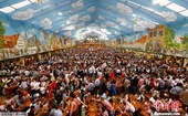 当地时间2012年9月22日，德国城市慕尼黑，一年一度的慕尼黑啤酒节即将拉开帷幕，本市的市民和来自国...