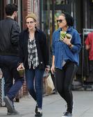 �Ѻ�����Ѷ ���գ�����˹͡-˹ͼ���������Ů��Alicia Cargileһͬ��֣�˹ͼ����ͷ����ɫ...