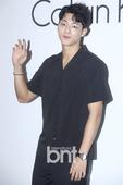 搜狐韩娱讯 31日下午，韩国歌手宣美、演员Jisoo、箕恩世等出席了首尔江南区举行的某品牌宣传活动。...