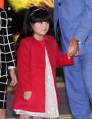 首次在国际电影节上亮相的王诗龄一身名牌礼服踏上红毯，成为此次釜山电影节年龄最小的明星。