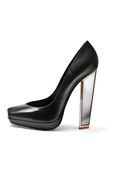 时髦的金属跟单鞋，舒适的漆皮运动鞋，犀利的超细跟踝靴……来自Yves Saint Laurent 2...