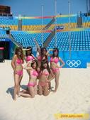 热辣性感X-TEAM啦啦队作为北京奥运会沙滩排球项目的表演队积极备战即将打响的奥运会。