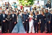 搜狐娱乐讯 北京时间5月28日晚，第70届戛纳电影节举行闭幕红毯以及颁奖典礼。
