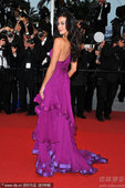 2012年5月27日讯，法国戛纳，当地时间5月26日，第65届戛纳电影节闭幕红毯。超模梅根·盖尔紫裙...