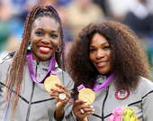 北京时间8月5日，2012年伦敦奥运会网球女子双打决赛。美国组合塞雷纳-威廉姆斯,维纳斯-威廉姆斯2...
