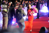   1272011MTVʢھУСΪ佱αӦϯһϮ̺˿ȹ...