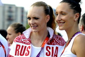 当地时间7月25日，俄罗斯代表团在伦敦奥运村举行升旗仪式。 
