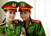 这是一组越南女兵的美图，其中也不乏爱玩自拍的，从照片中可以看出，越南女兵妩媚可爱身材火辣。