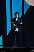 搜狐娱乐讯 台北，6月24日，第28届台湾金曲奖现场，五月天阿信夺最佳作词人奖，完成金曲奖大满贯。