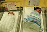 美国龙凤胎跨年出生 相隔2分钟年龄差1岁